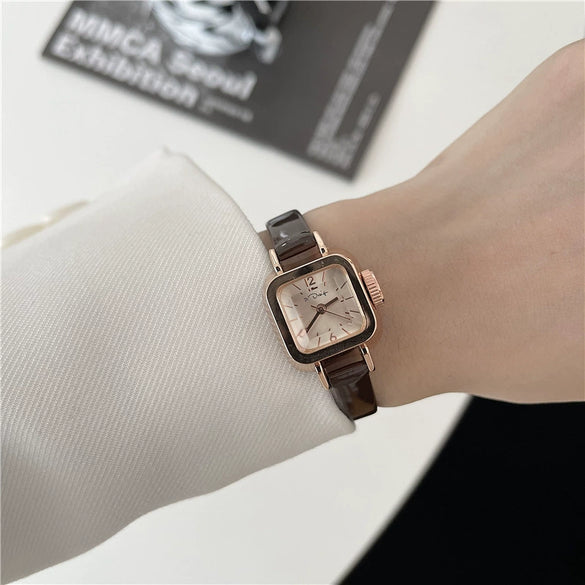 Women's Vintage Leisure Alloy Watch
