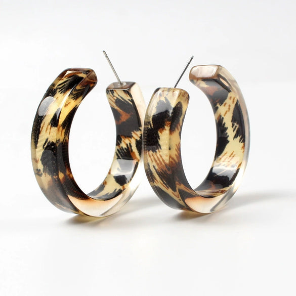 Women's Vintage Leopard Print Acrylic Hoop Earrings With Elegant Polished Curved Design