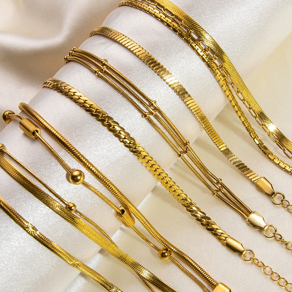 Women's Vintage Wave Pattern Titanium Steel And Stainless Steel 18K Gold Electroplated Bracelet