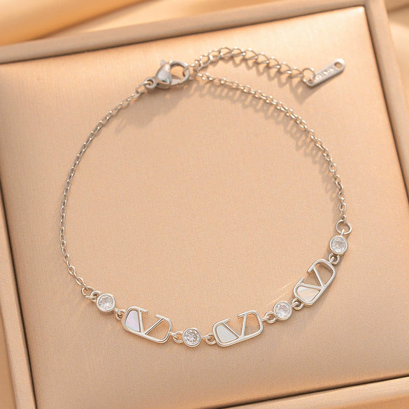 Women's Vshaped Pearl Clavicle Necklace With Titanium Steel Chain And Real Gold Plated Brass Hardware