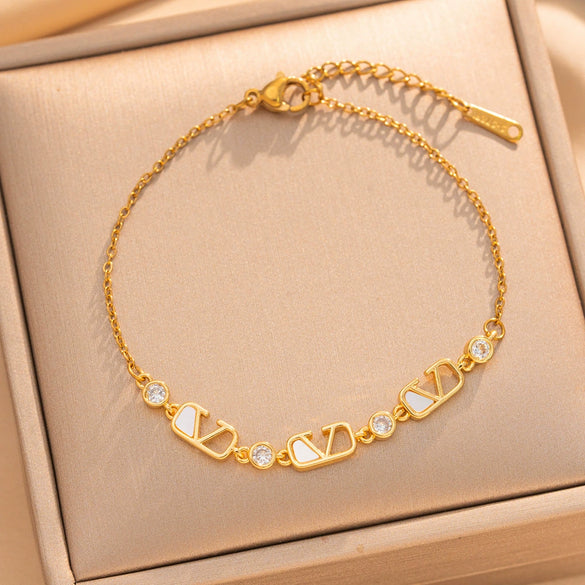 Women's Vshaped Pearl Clavicle Necklace With Titanium Steel Chain And Real Gold Plated Brass Hardware