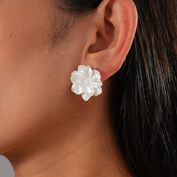Women's White Flower And Leaf Earrings In Zinc Alloy With Baked Enamel Finish Sweet Elegant Highend Style