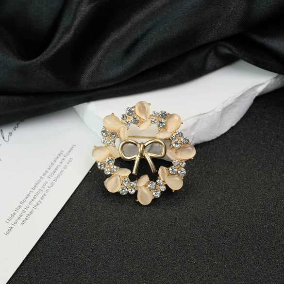 Women's Zinc Alloy Geometric Bow Diamondstudded Electroplated Fashion Collar Pin Brooch