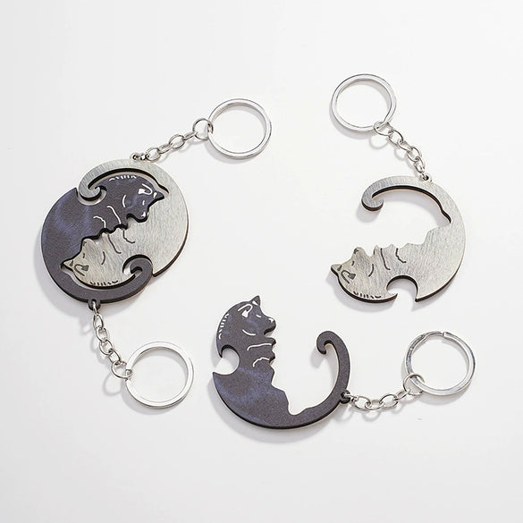 Wooden Couple Keychain With Simulation Otter Cat Hedgehog Raccoon Design