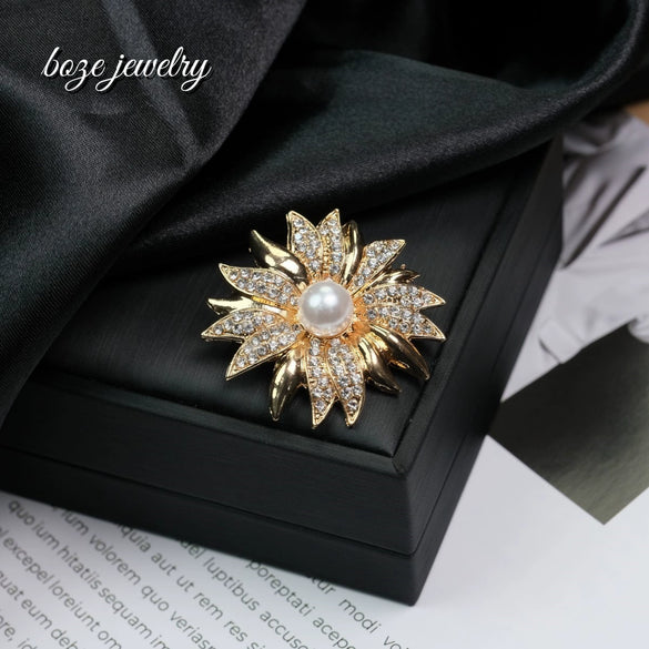 Zinc Alloy Flower Shape Electroplating Brooch Fashionable With Floral Design For Women And Unisex