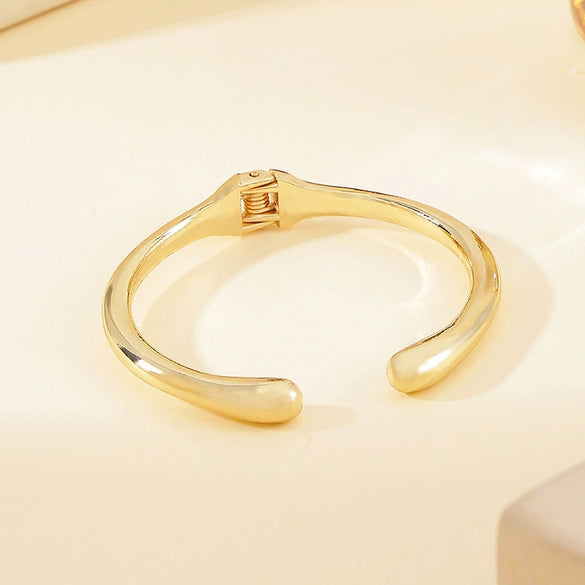 Zinc Alloy Geometric Bracelet With Electroplated Finish Smooth Surface And Minimalist Fashion Jewelry Design