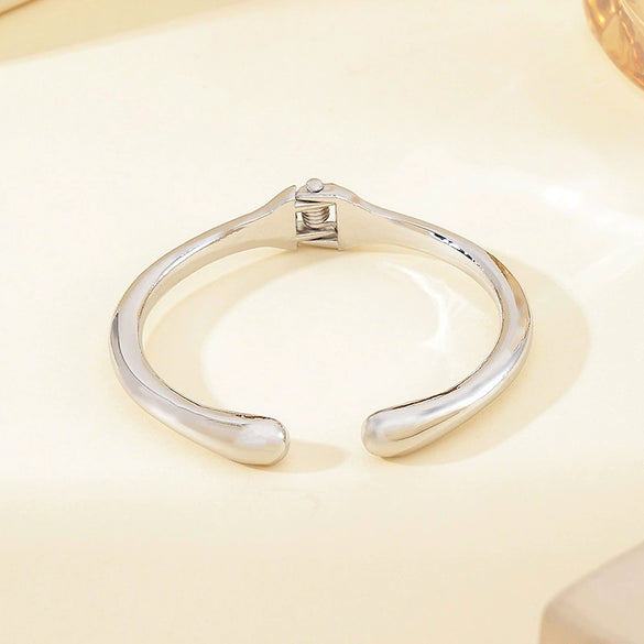Zinc Alloy Geometric Bracelet With Electroplated Finish Smooth Surface And Minimalist Fashion Jewelry Design