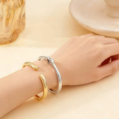 Zinc Alloy Geometric Bracelet With Electroplated Finish Smooth Surface And Minimalist Fashion Jewelry Design
