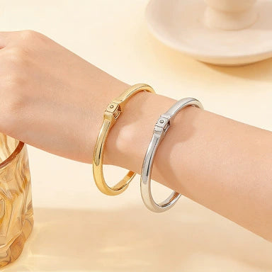 Zinc Alloy Geometric Bracelet With Electroplated Finish Smooth Surface And Minimalist Fashion Jewelry Design