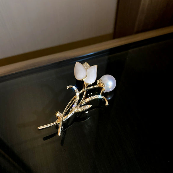 Zircon Flower Letter Brooch Electroplated Light Luxury Women's Suit Accessory