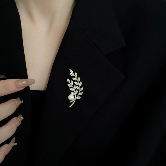 Zircon Flower Letter Brooch Electroplated Light Luxury Women's Suit Accessory