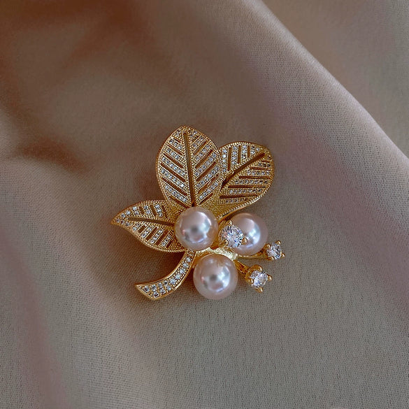 Zircon Flower Letter Brooch Electroplated Light Luxury Women's Suit Accessory