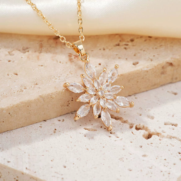 Zircon Snowflake Women's Necklace Fashionable And Elegant Design Twisted Chain